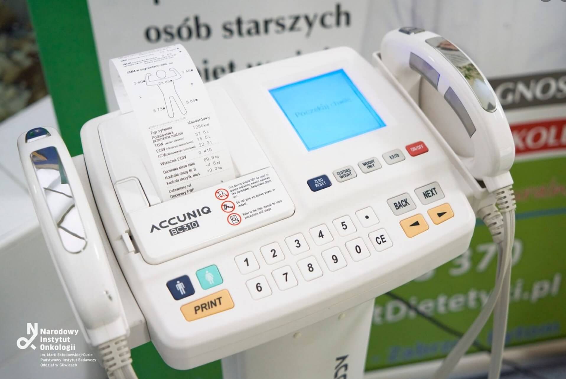 Accuniq BC310 Analizator Składu Ciała z Wagą i Kolumną